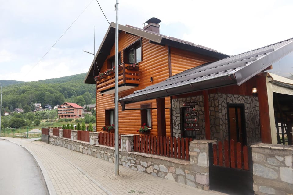 Property building, Day, Natural landscape, Mountain view, Street view