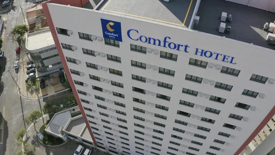 Facade/entrance, Bird's eye view