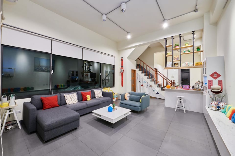 Communal lounge/ TV room, Living room, Seating area