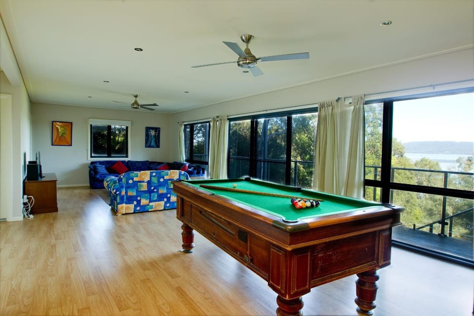 Billiard, Living room
