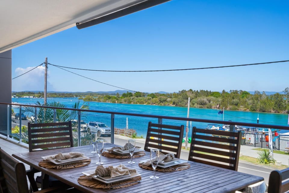Balcony/Terrace, Dining area, Lake view