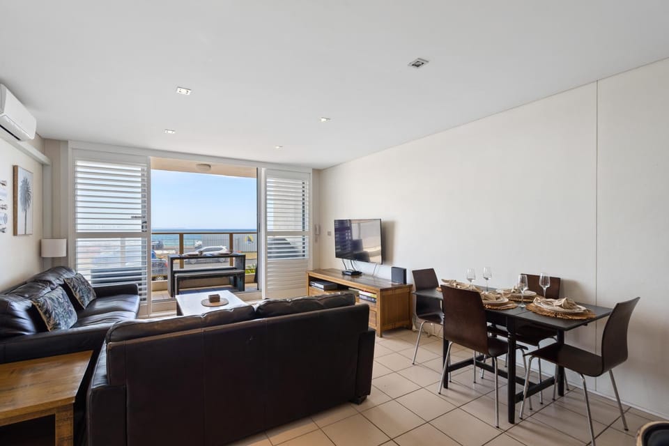 TV and multimedia, Living room, Dining area