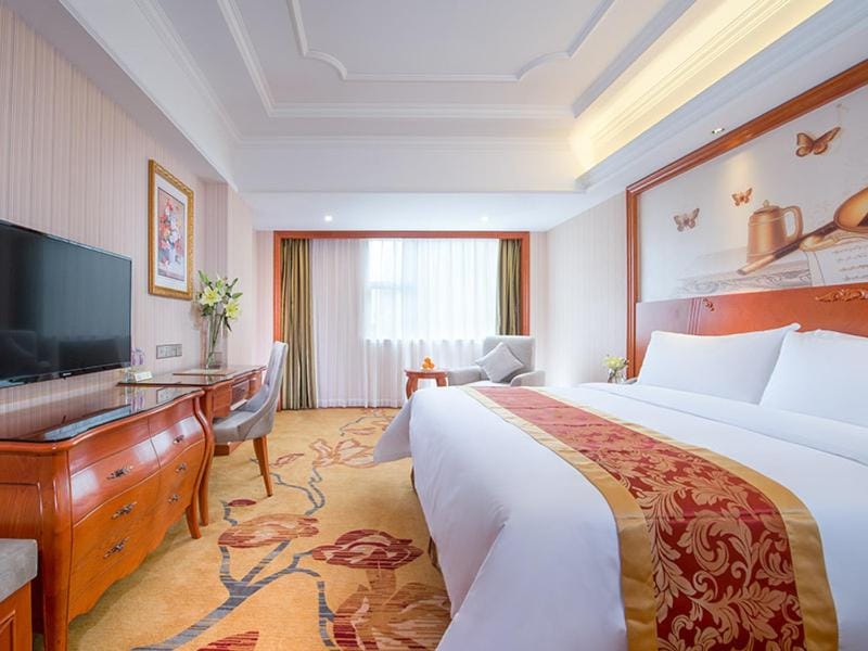 Vienna Hotel Shenzhen Bantian South Huancheng Road Hotel in Shenzhen