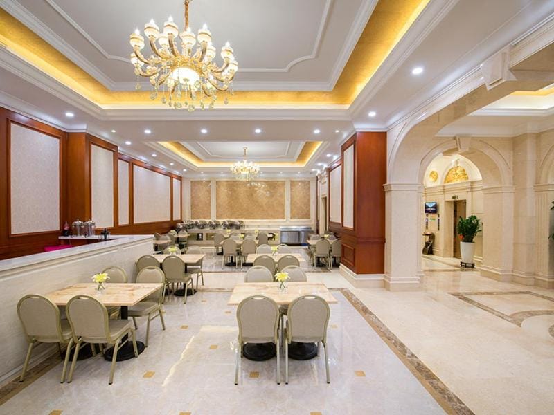 Vienna Hotel Shenzhen Bantian South Huancheng Road Hotel in Shenzhen