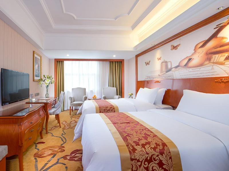 Vienna Hotel Shenzhen Bantian South Huancheng Road Hotel in Shenzhen