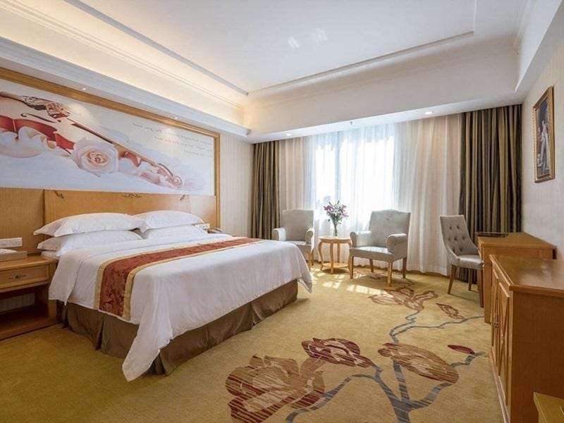 Vienna International Hotel Shenzhen Bantian Jihua Road Shangxue Hotel in Shenzhen