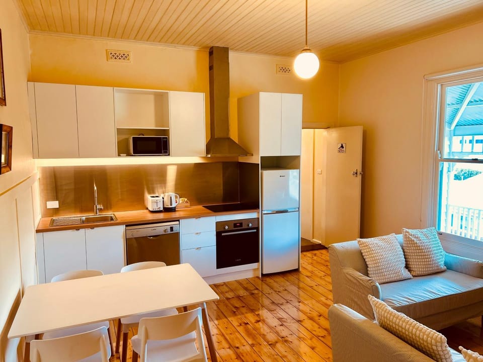 Kitchen or kitchenette, Living room