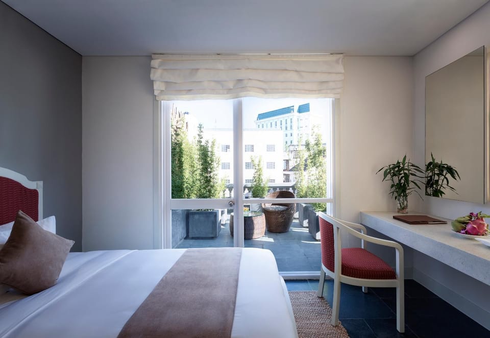 Bed, Other, Photo of the whole room, Decorative detail, City view