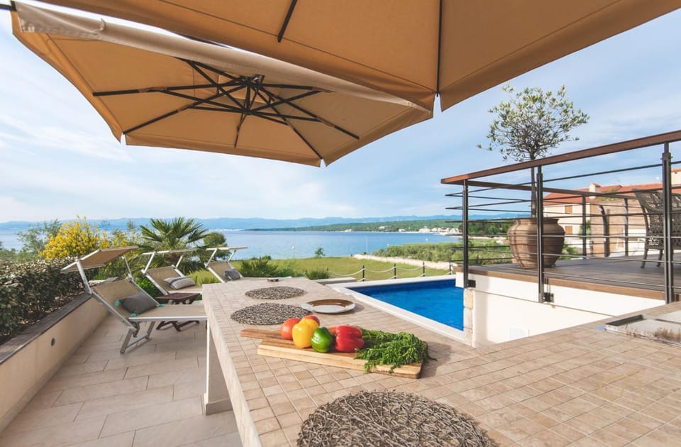 Balcony/Terrace, Sea view, Swimming pool