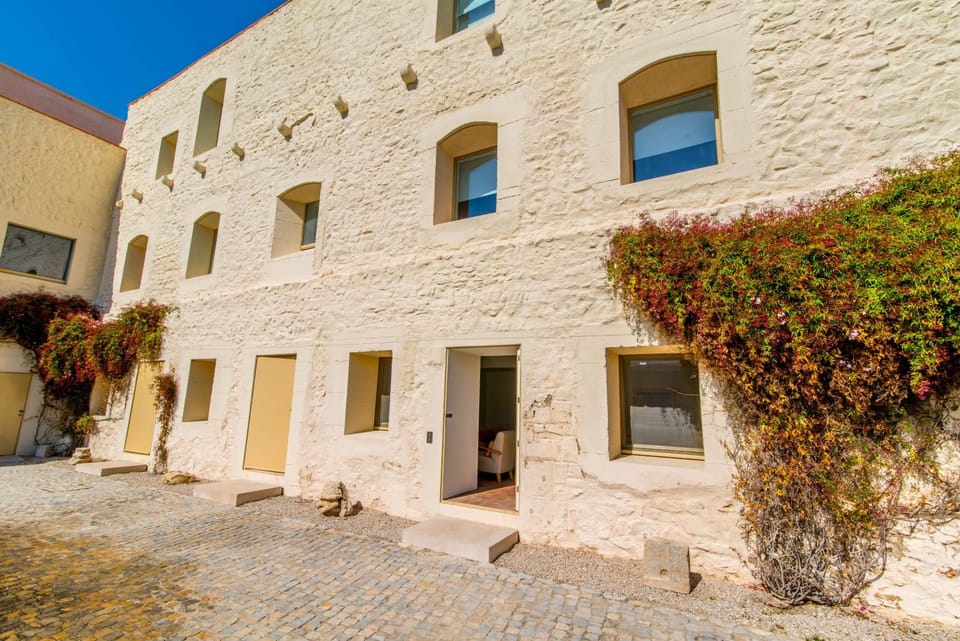 Property building, Patio, Facade/entrance