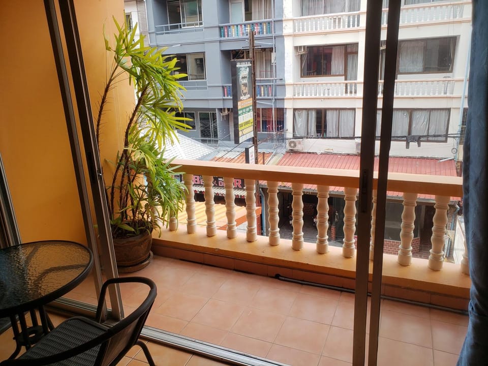 Balcony/Terrace, Street view