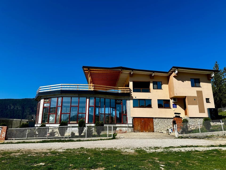 Property building, Day, People, Cycling, group of guests