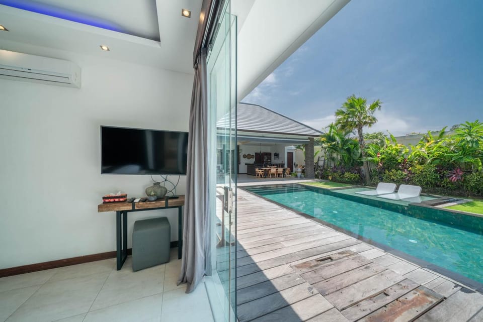 Pool view, Swimming pool, Swimming pool