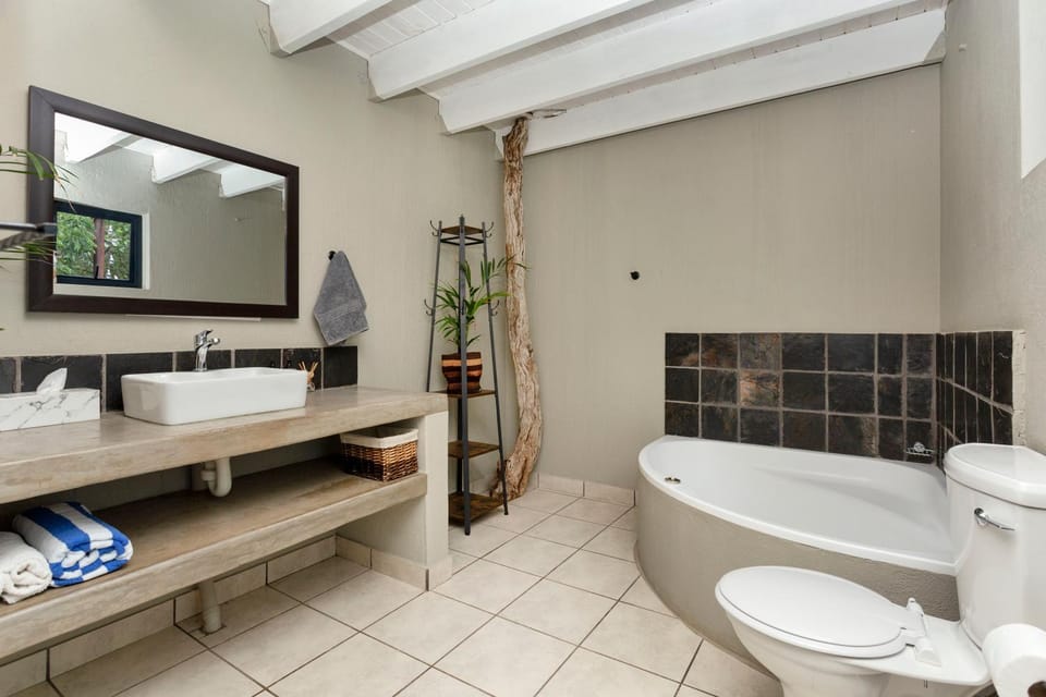 Shower, Toilet, Bathroom, Bath, towels