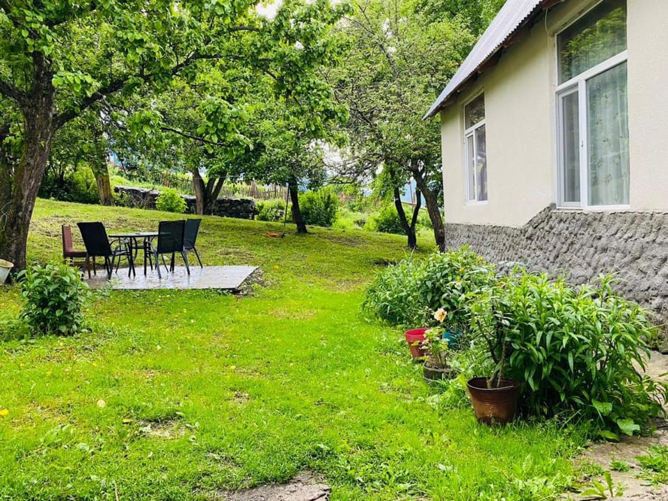 Property building, Spring, Day, Natural landscape, Garden, Garden view