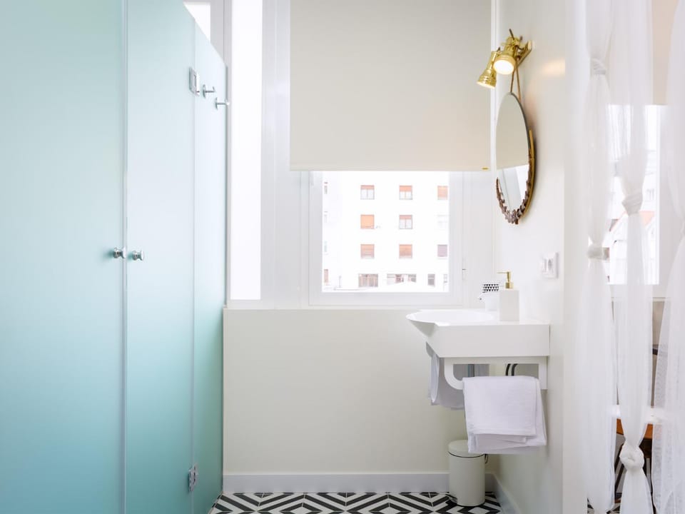 Toilet, Bathroom, Decorative detail