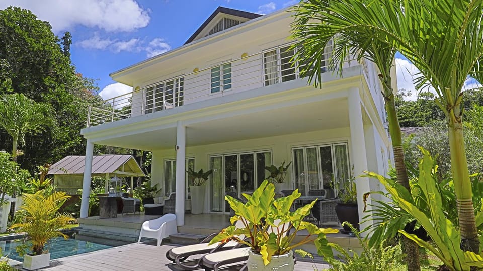 Property building, Patio, Spring, Day, Garden, Garden view, Pool view, Swimming pool, sunbed