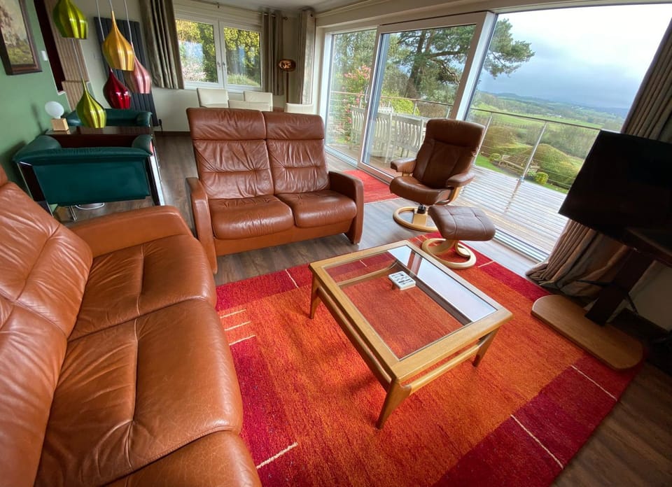 Property building, Communal lounge/ TV room, View (from property/room), Garden view, Garden view, Mountain view, Mountain view, River view, River view