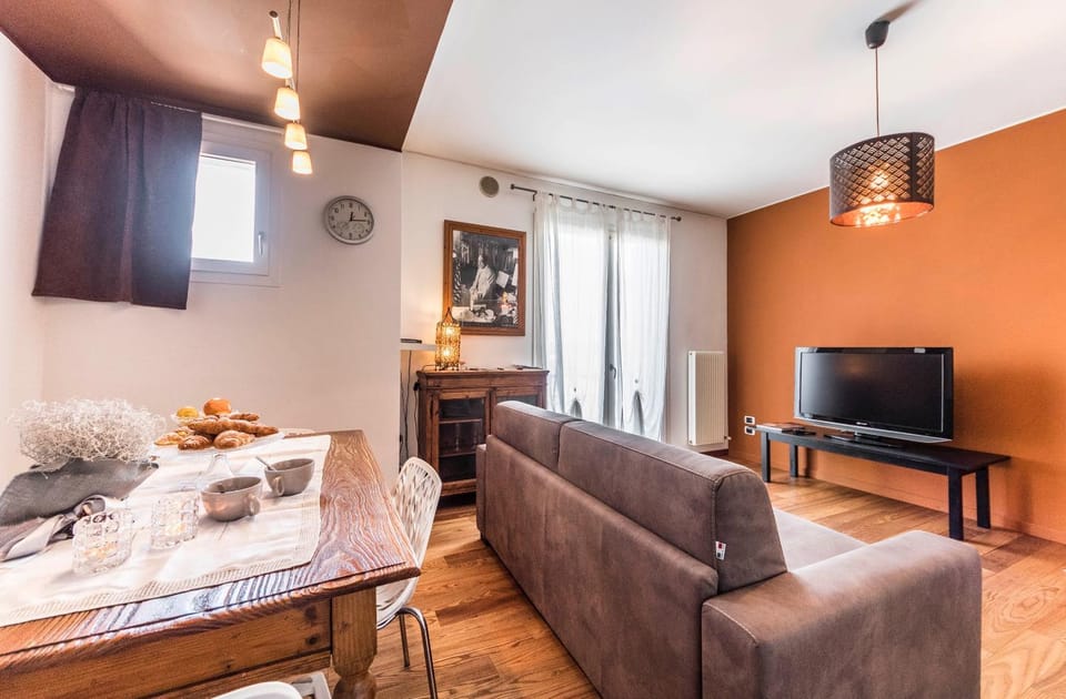 TV and multimedia, Coffee/tea facilities, Kitchen or kitchenette, Dining area