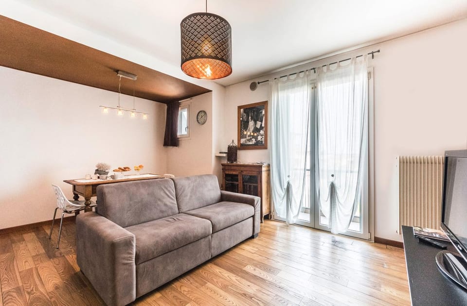 TV and multimedia, Coffee/tea facilities, Kitchen or kitchenette, Dining area