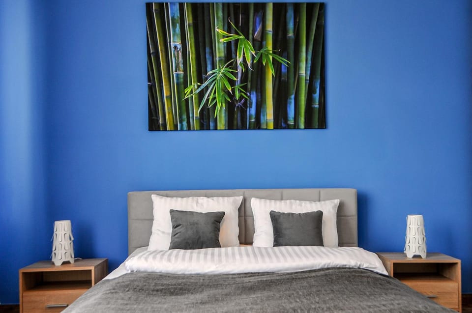 Bed, Photo of the whole room, Decorative detail, Bedroom