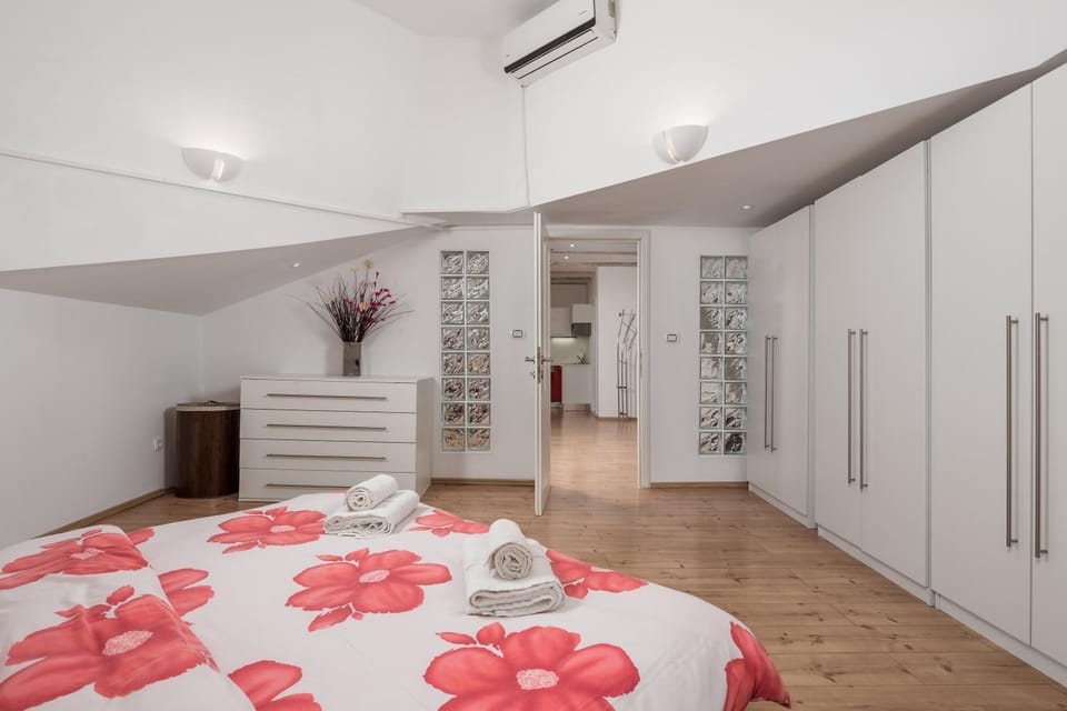 Bed, Bedroom, wardrobe