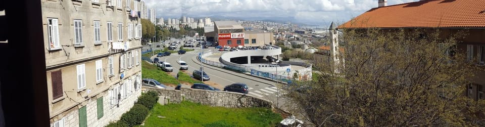 Property building, Neighbourhood, Bird's eye view, View (from property/room), View (from property/room), City view, Supermarket/grocery shop, Shopping Area, Family, Inner courtyard view, Parking