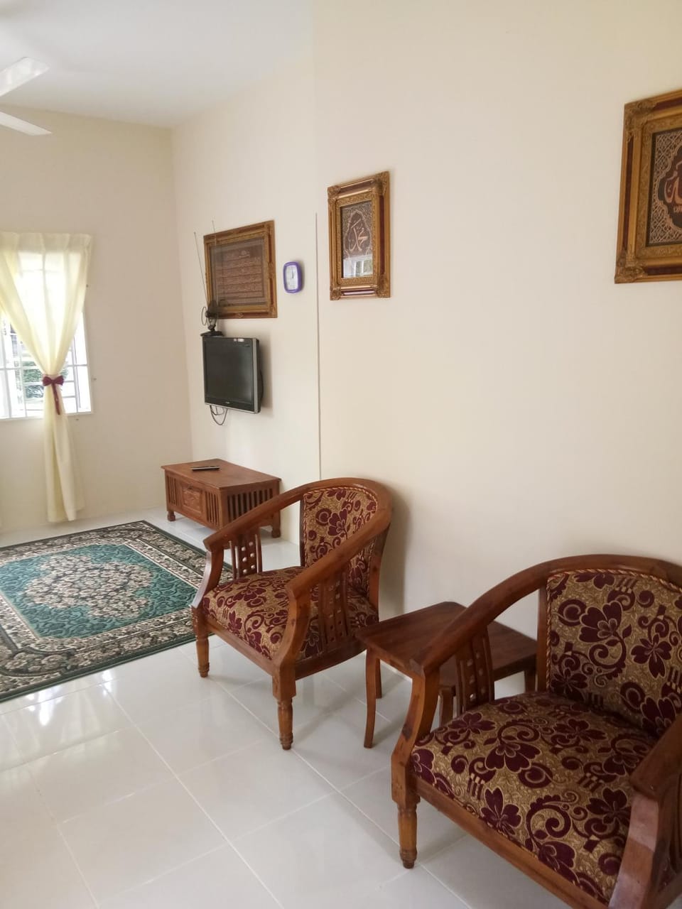Living room, Seating area, On site, Family