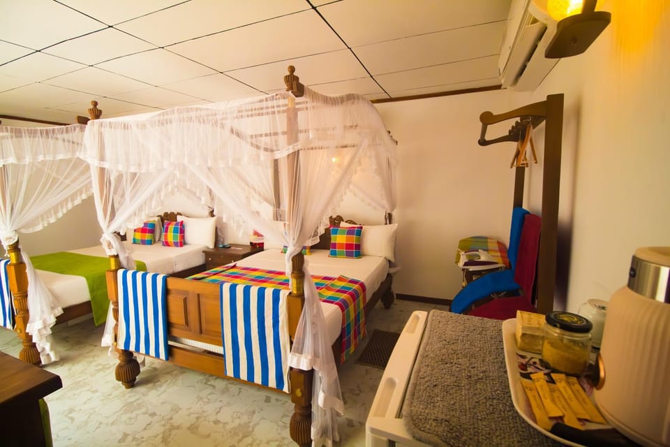 Bed, Photo of the whole room, Seating area, Bedroom, air conditioner