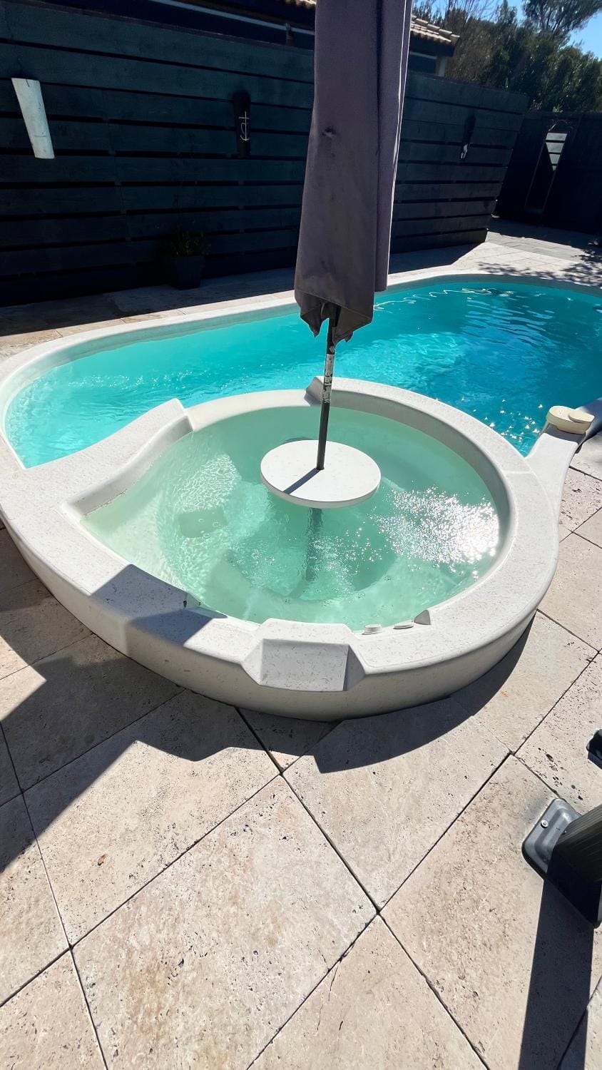 Hot Tub, Swimming pool