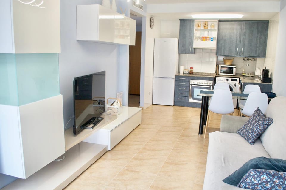 Photo of the whole room, Dining area, kitchen, kitchen