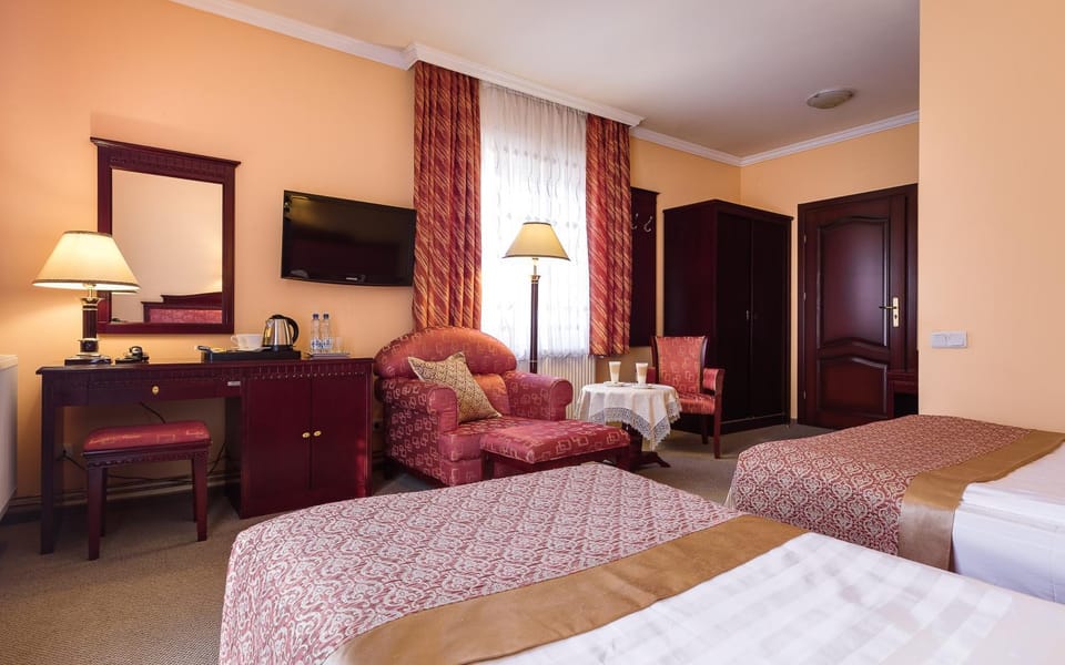 Photo of the whole room, Decorative detail