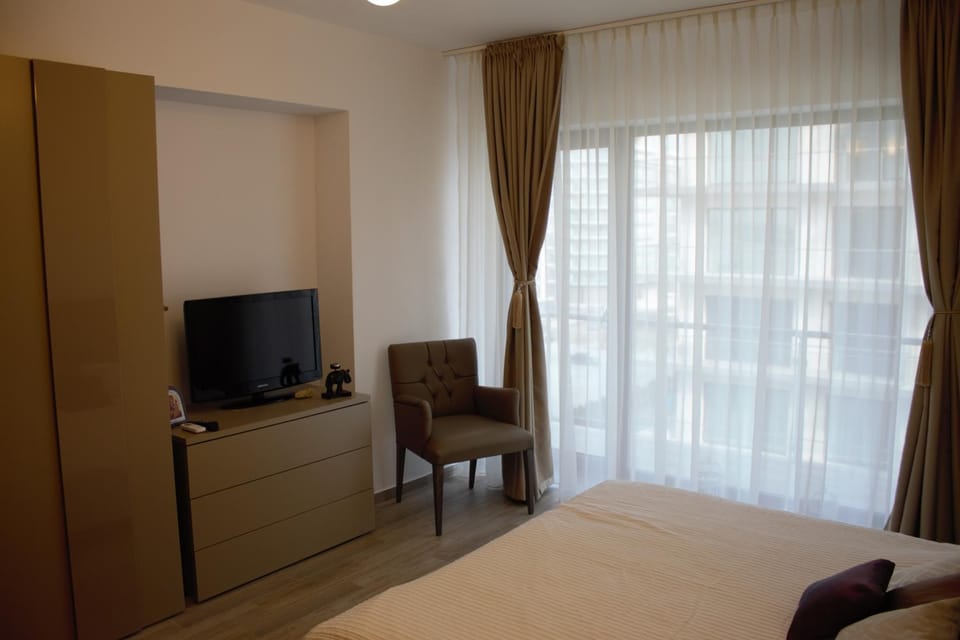 Bed, Bathroom, Coffee/tea facilities, Balcony/Terrace, Kitchen or kitchenette, Living room, Photo of the whole room, Decorative detail, Decorative detail, Dining area, On site, Sea view