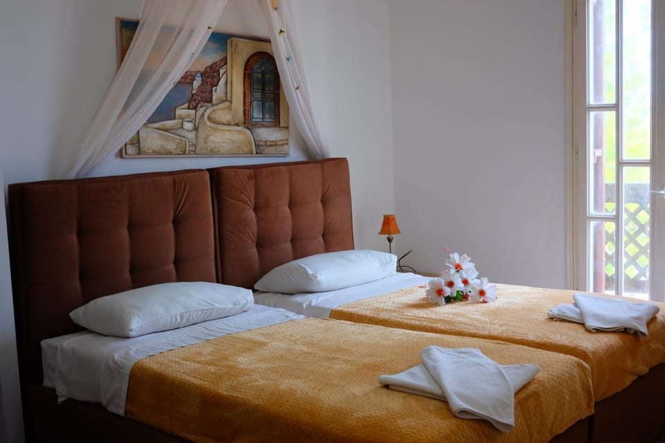 Photo of the whole room, Bedroom, towels