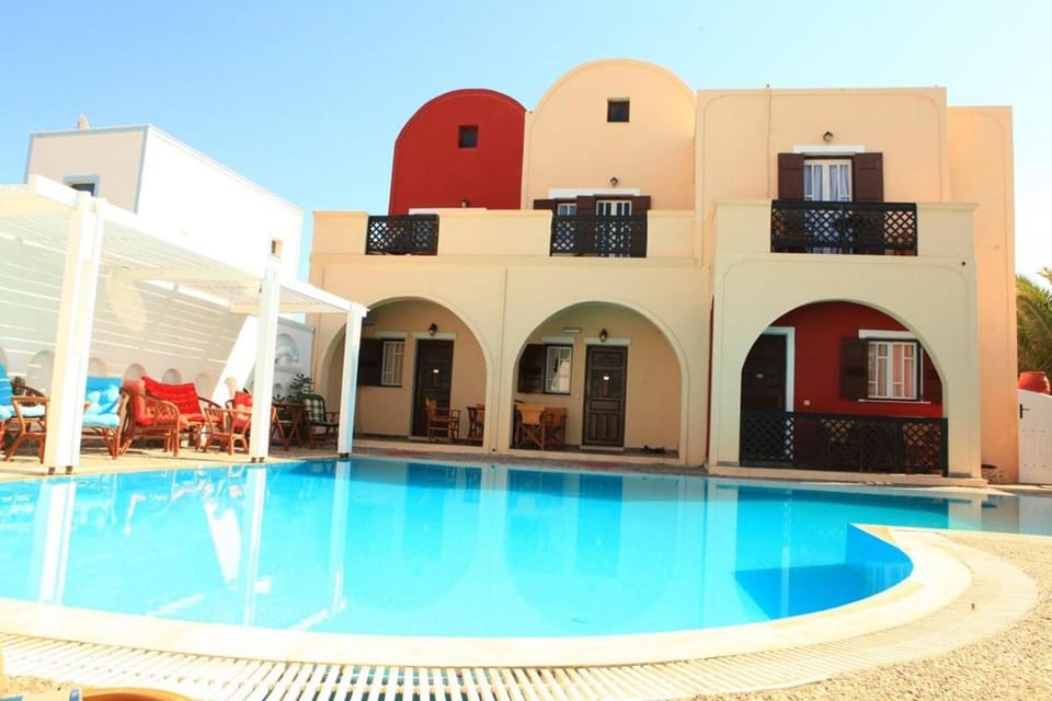 Property building, Day, Swimming pool