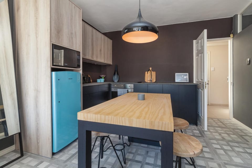 Kitchen or kitchenette, Dining area, oven, stove