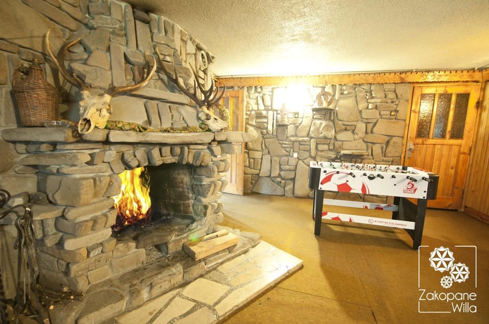 Communal lounge/ TV room, Game Room, Lobby or reception