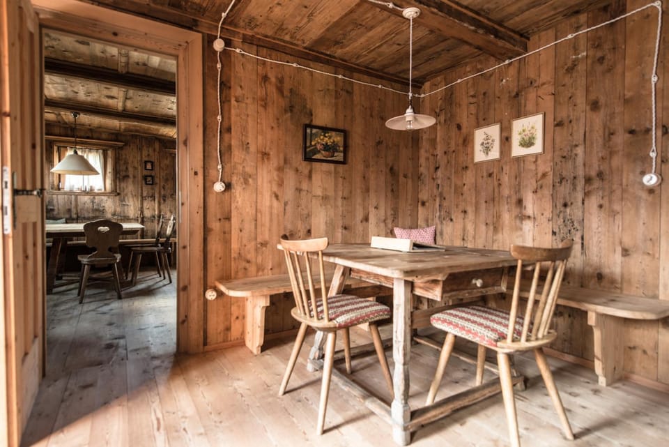 Seating area, Dining area, kitchen