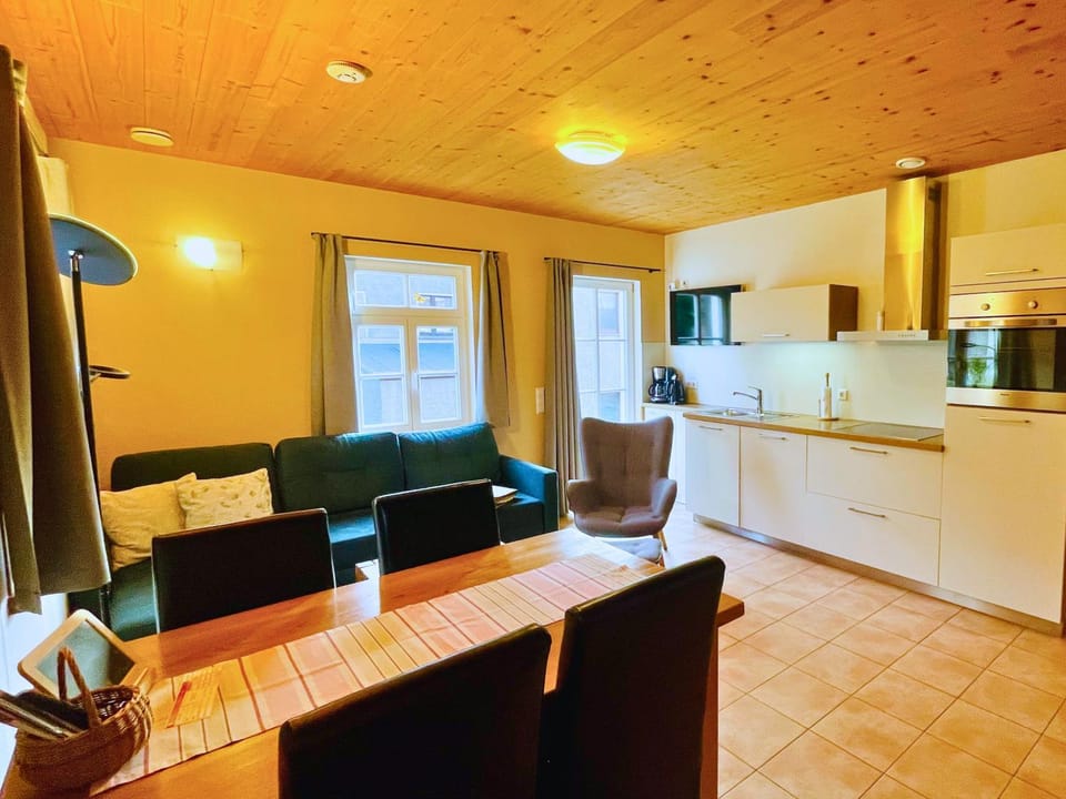 Living room, Seating area, Dining area, stove