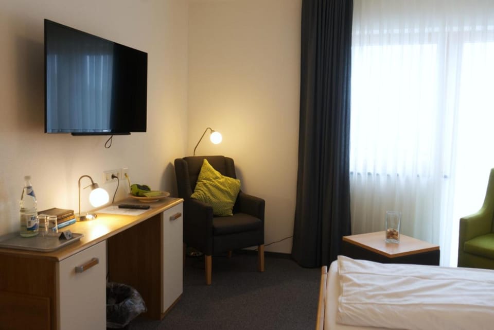 Photo of the whole room, Seating area