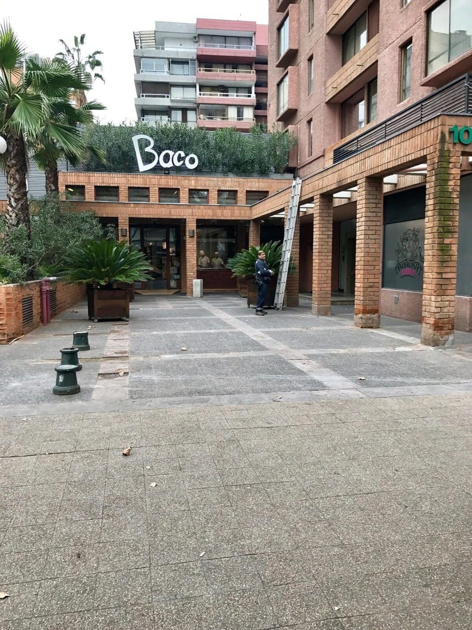 Lyon Central - Parking, Metro y Costanera Center Apartment in Providencia