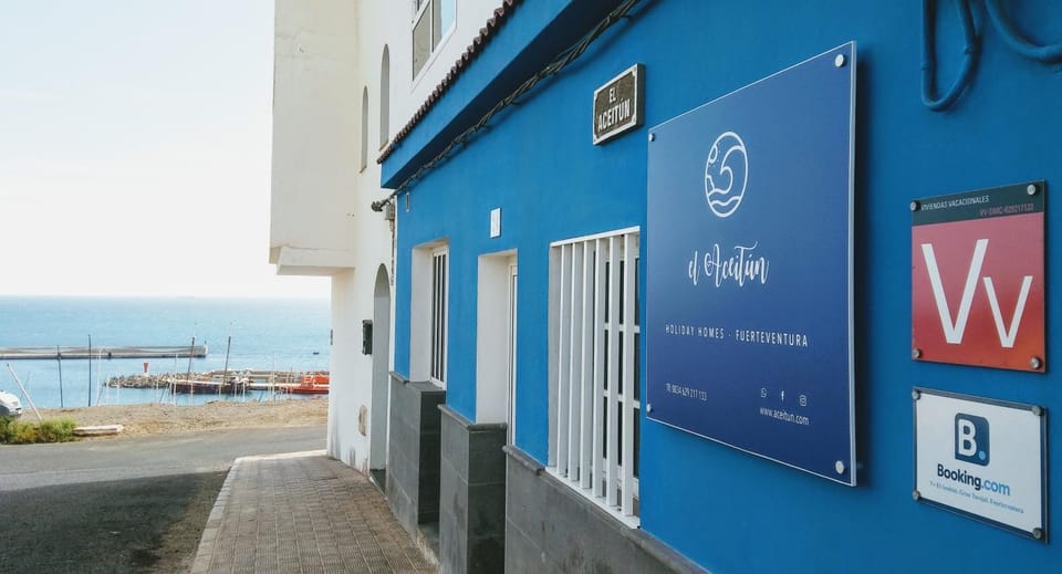 Facade/entrance, Off site, Day, Decorative detail, Sea view