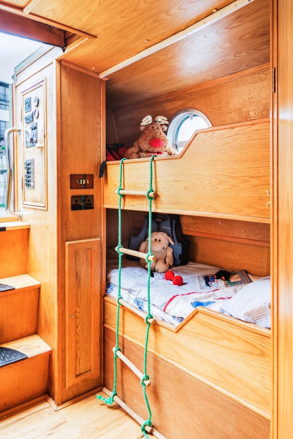 children, bunk bed