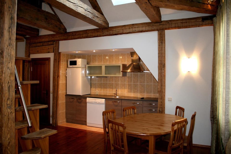 Dining area, kitchen