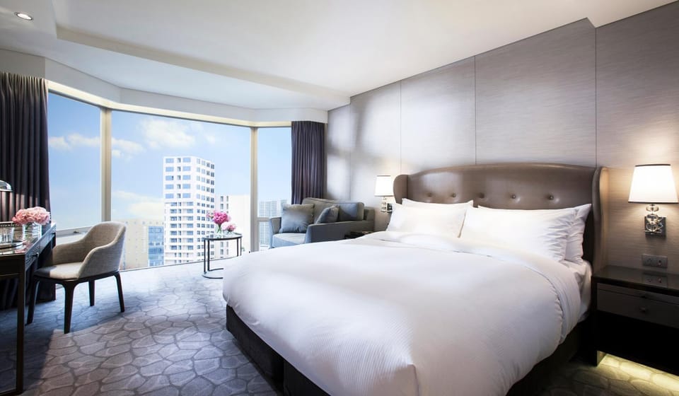 Photo of the whole room, City view