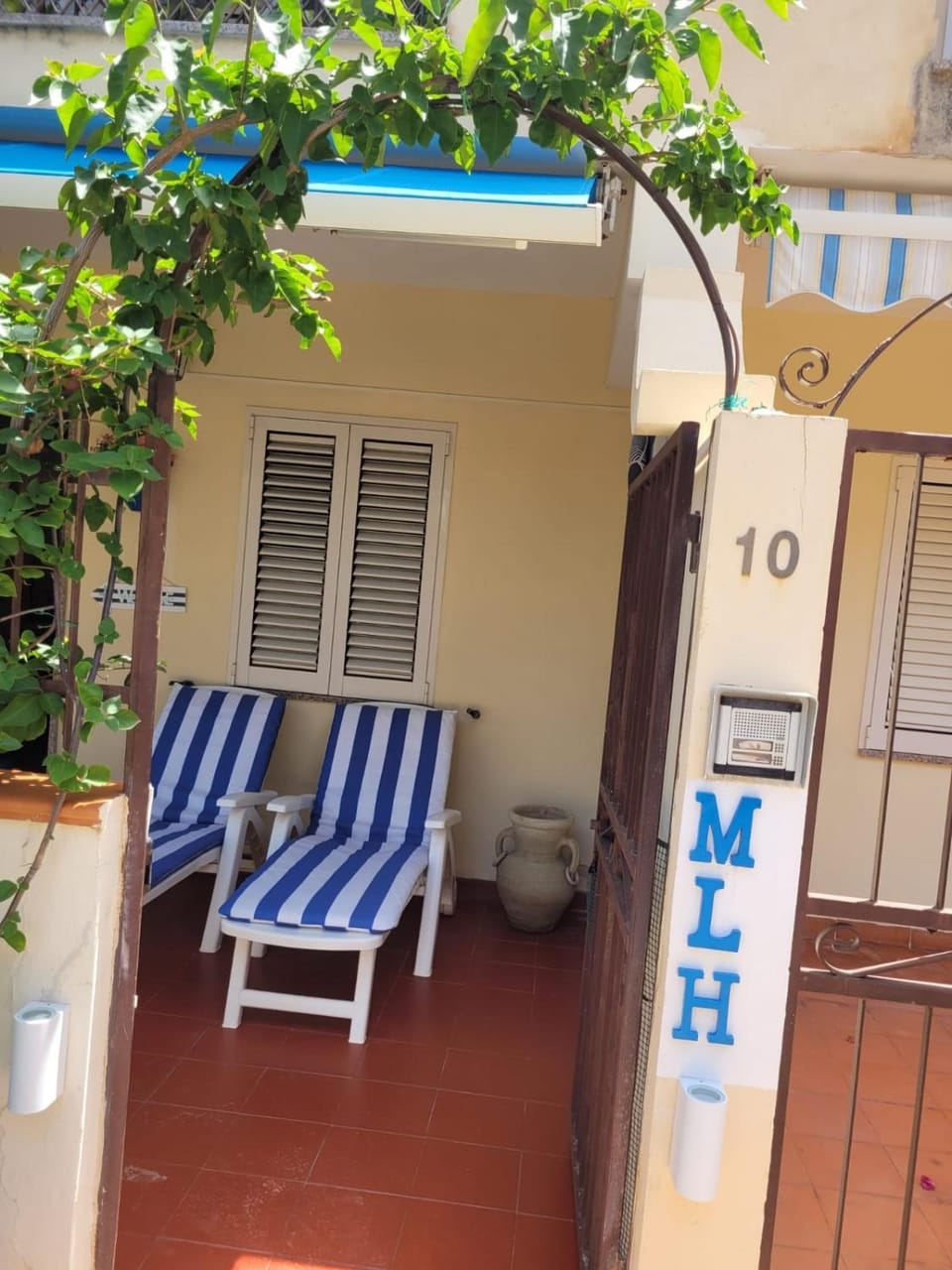 My Little House - appartamento con patio e parcheggio privato a 5 minuti dalla spiaggia e dal centro Apartment in Tropea