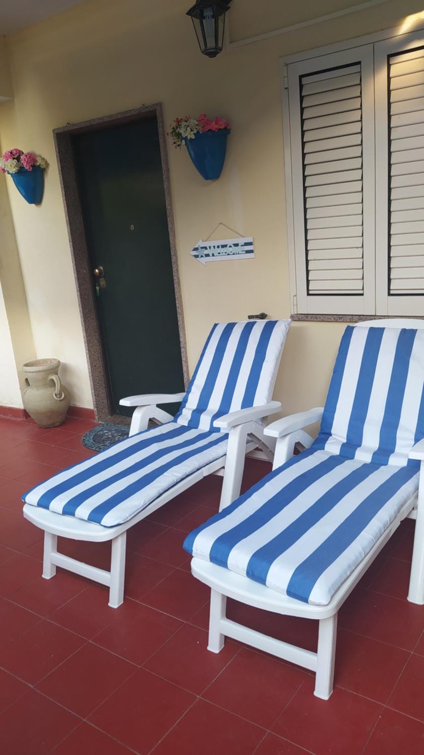 My Little House - appartamento con patio e parcheggio privato a 5 minuti dalla spiaggia e dal centro Apartment in Tropea