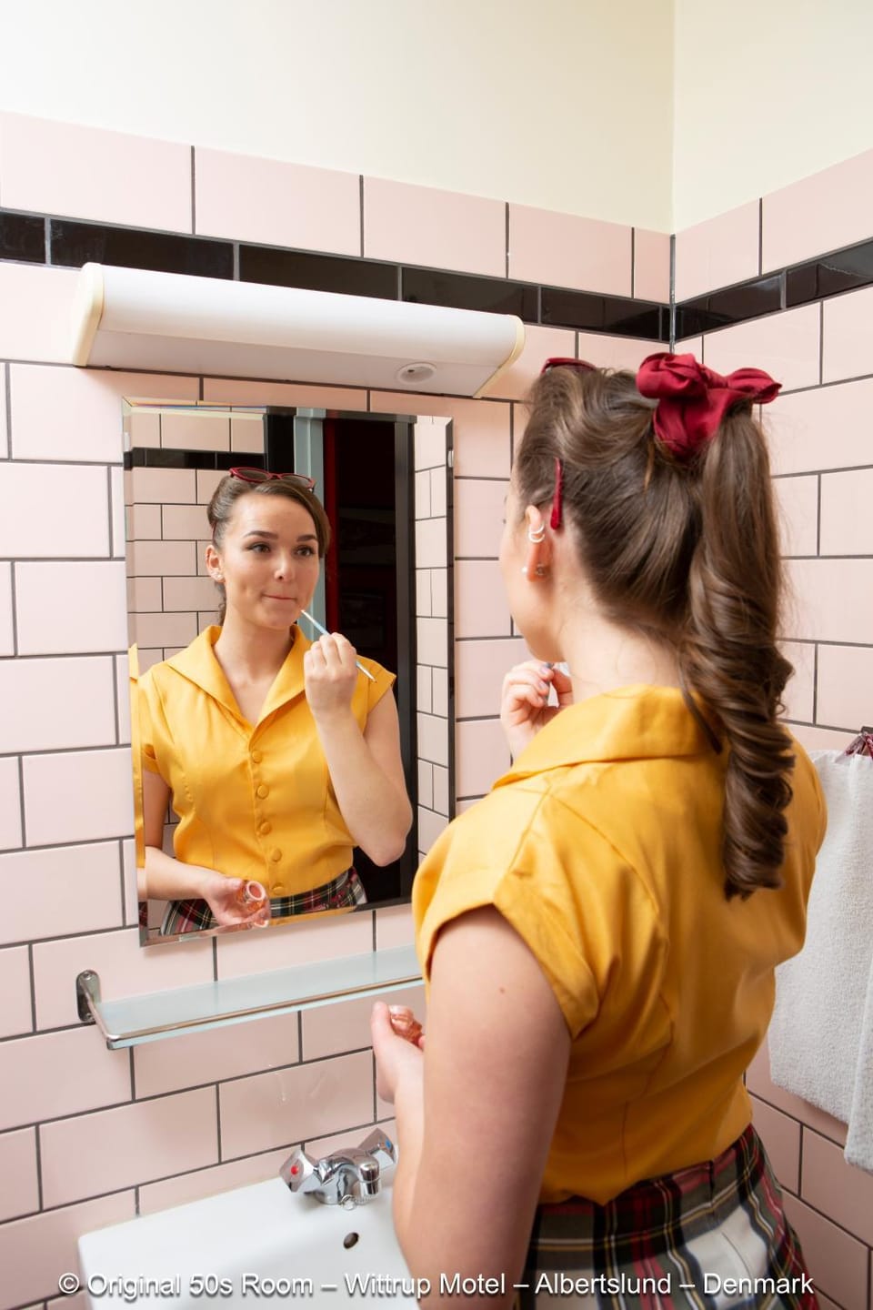 Shower, Toilet, Bathroom, Decorative detail, Area and facilities