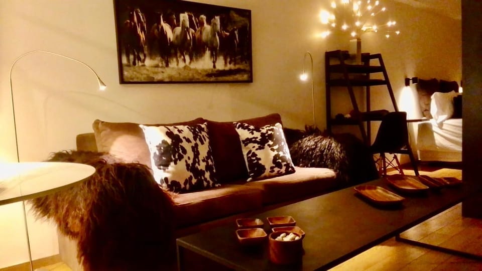 Bed, Living room, Photo of the whole room, Seating area, Bedroom