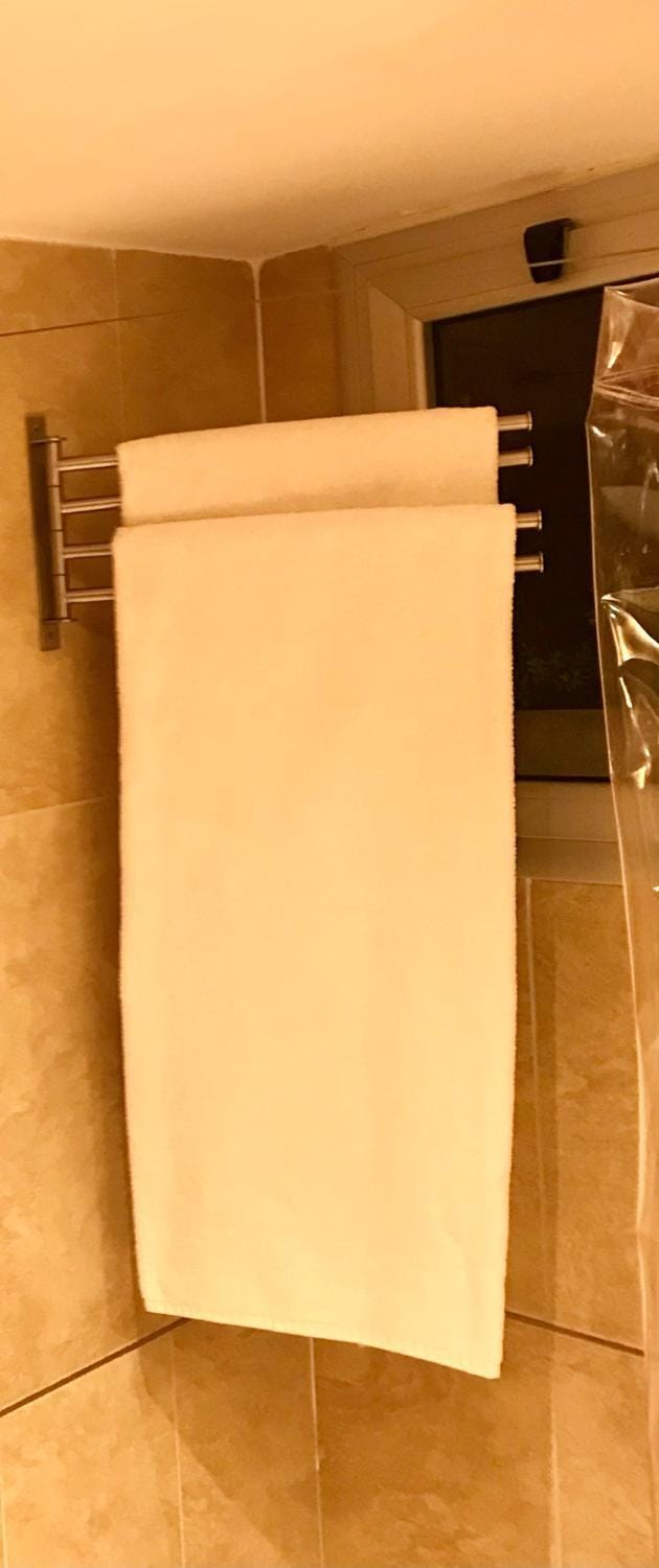 Bathroom, Decorative detail, towels